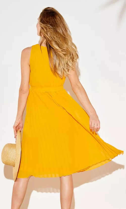 Žlté letné šaty so širokou sukňou