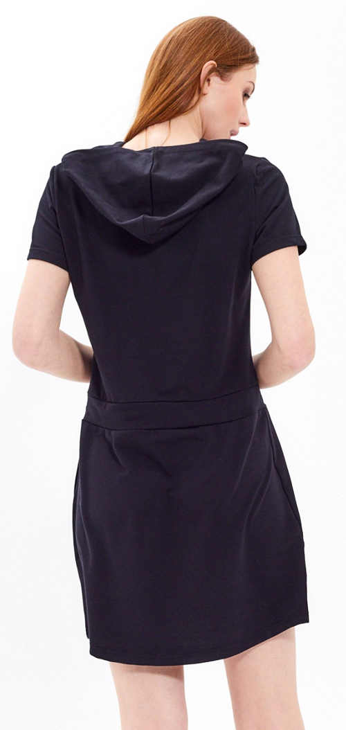 Čierne mikinové dámske šaty s kapucňou