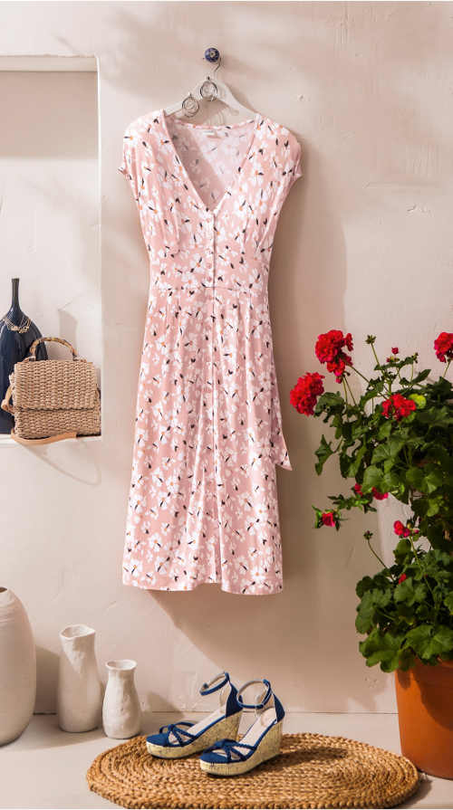 Pohodlné letné šaty s kvetovaným vzorom