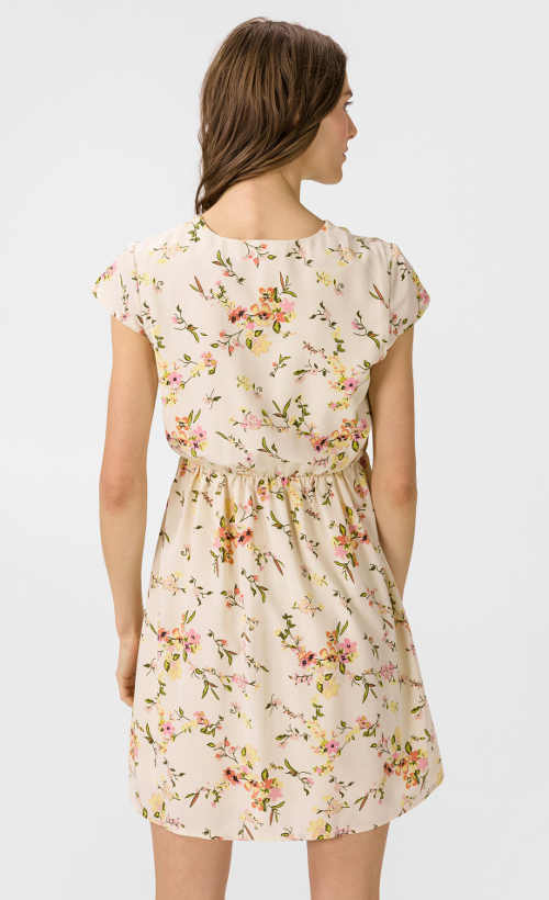 Šaty s gombíkovou légou a kvetinovým vzorom