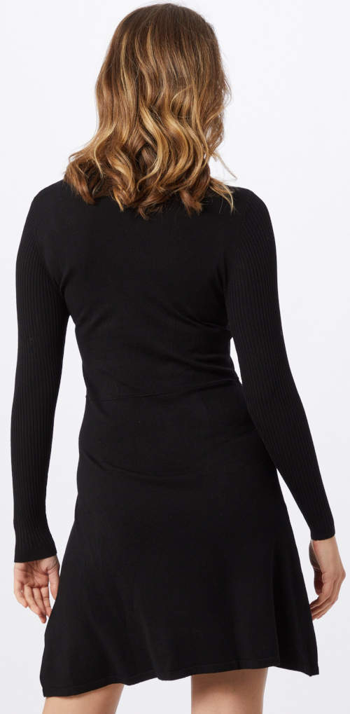 Jednofarebné čierne pletené dámske šaty