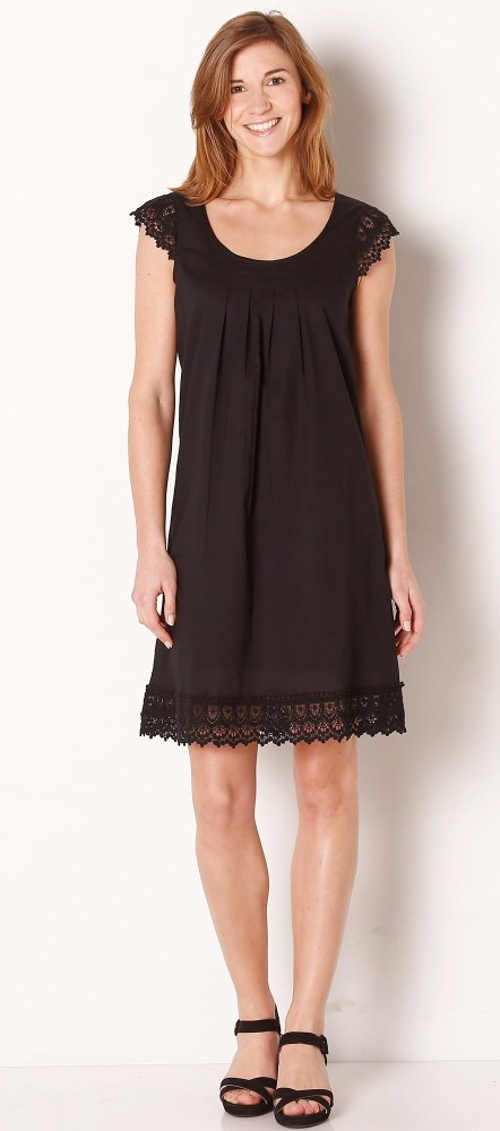 Jednofarebné čierne letné čipkované šaty