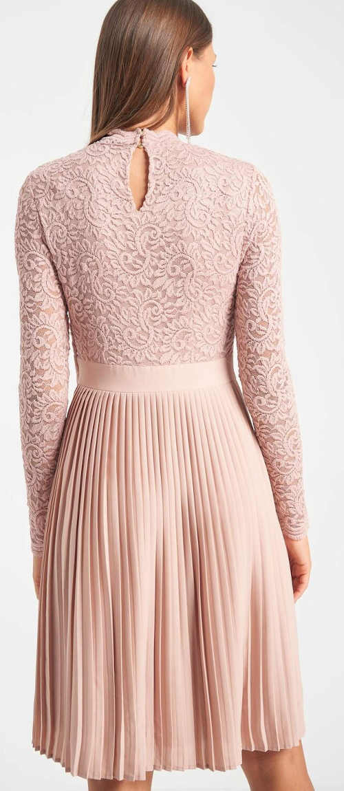 Ružové večerné šaty s dĺžkou po kolená