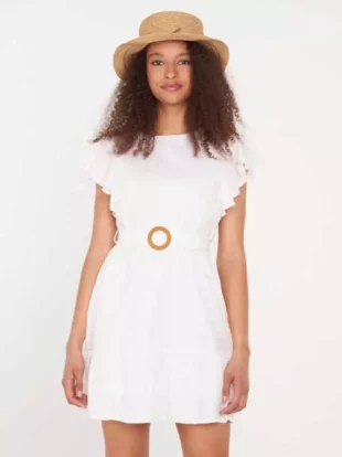 Letné biele šaty s volánom a opaskom s ozdobnou prackou