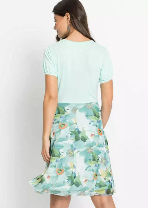 Šaty s kvetovanou sukňou