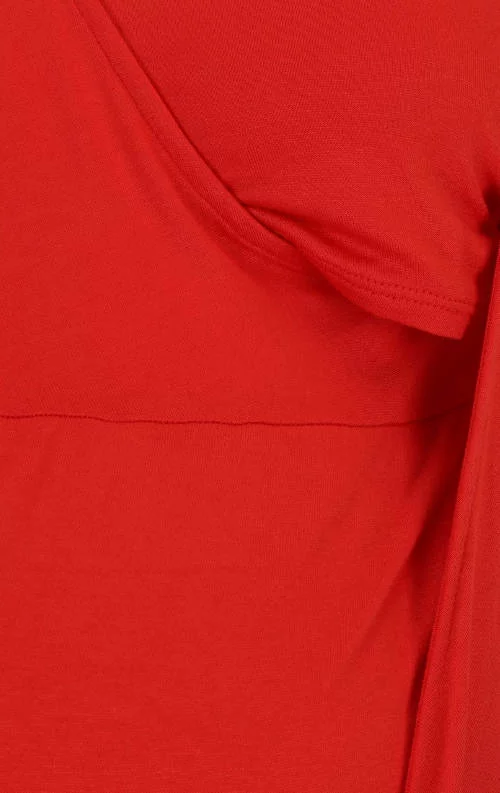 Červené spoločenské šaty umožňujúce ľahké dojčenie